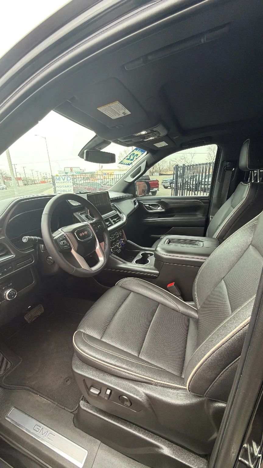 
								2022 GMC Yukon SLT full									