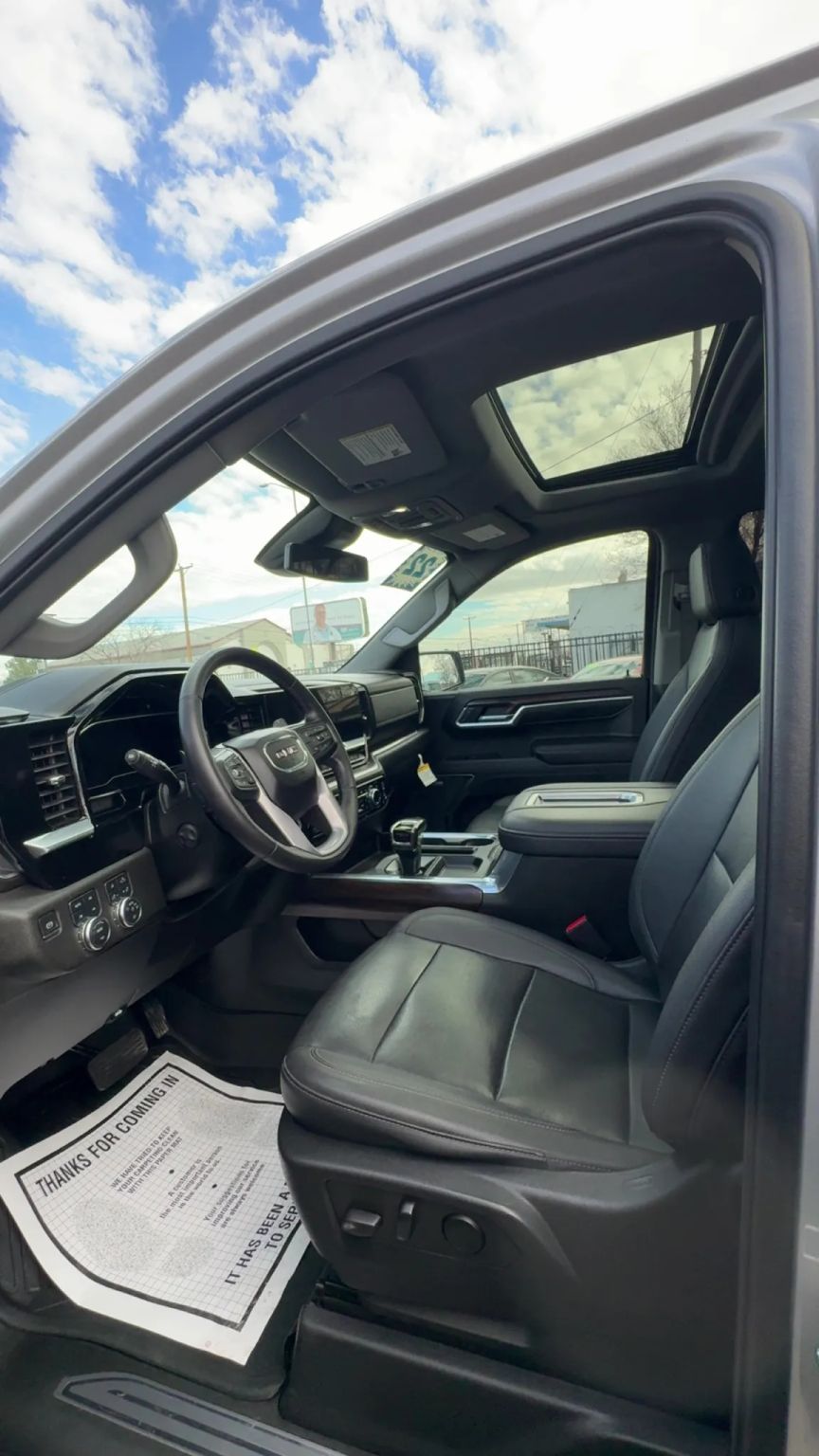 
								2022 GMC Sierra SLT full									