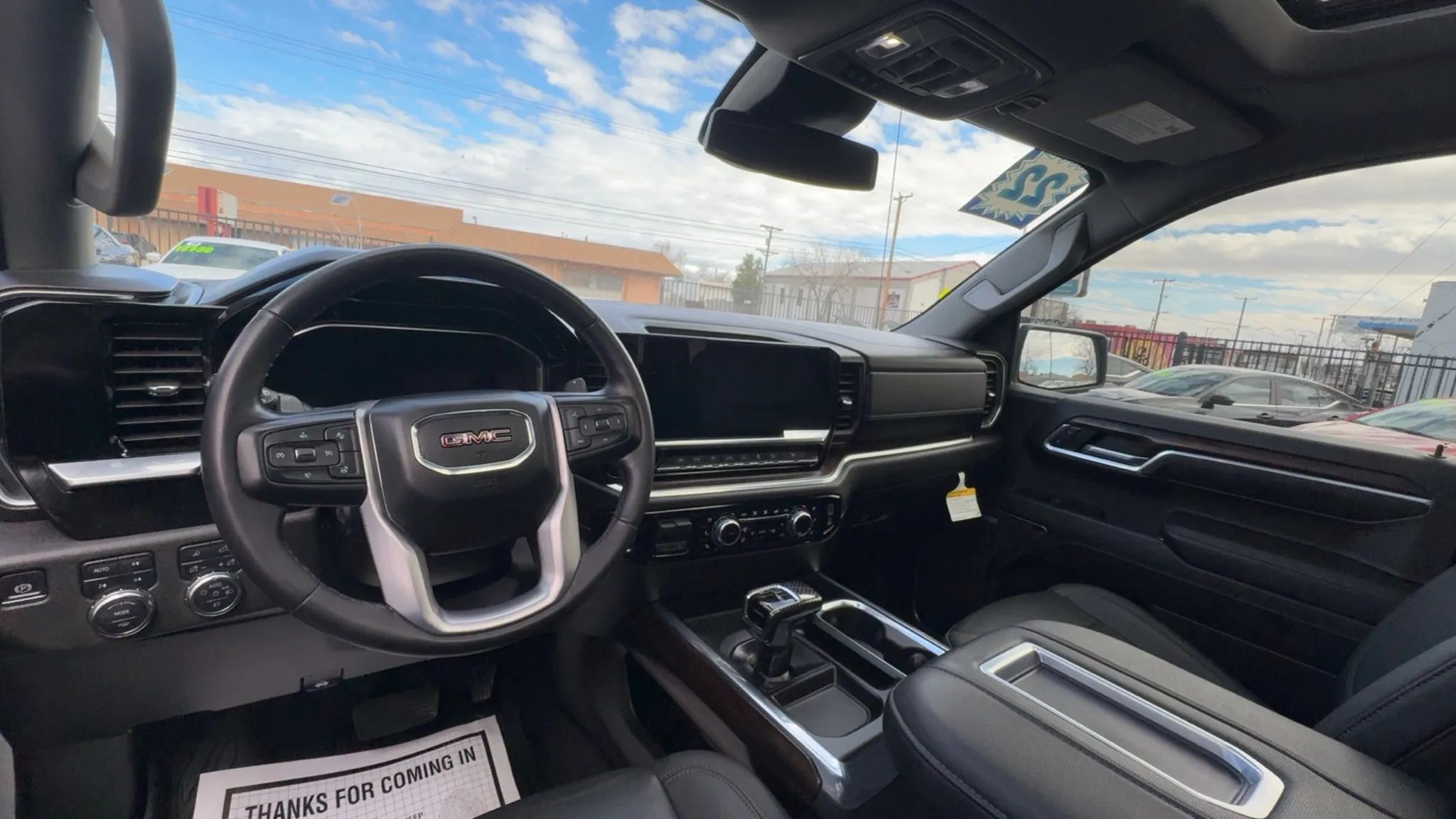 
								2022 GMC Sierra SLT full									