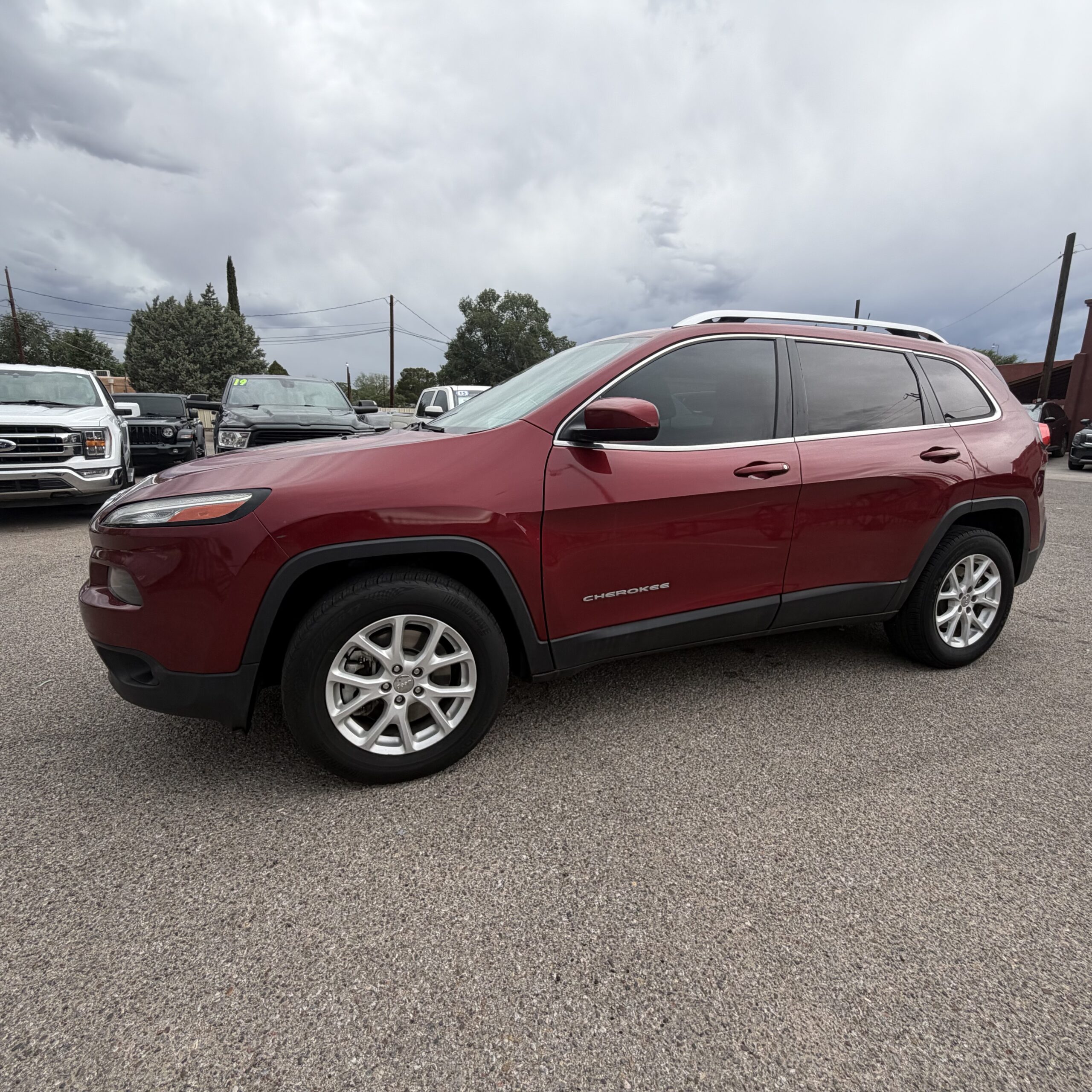 
								2016 JEEP Cherokee Latitude full									