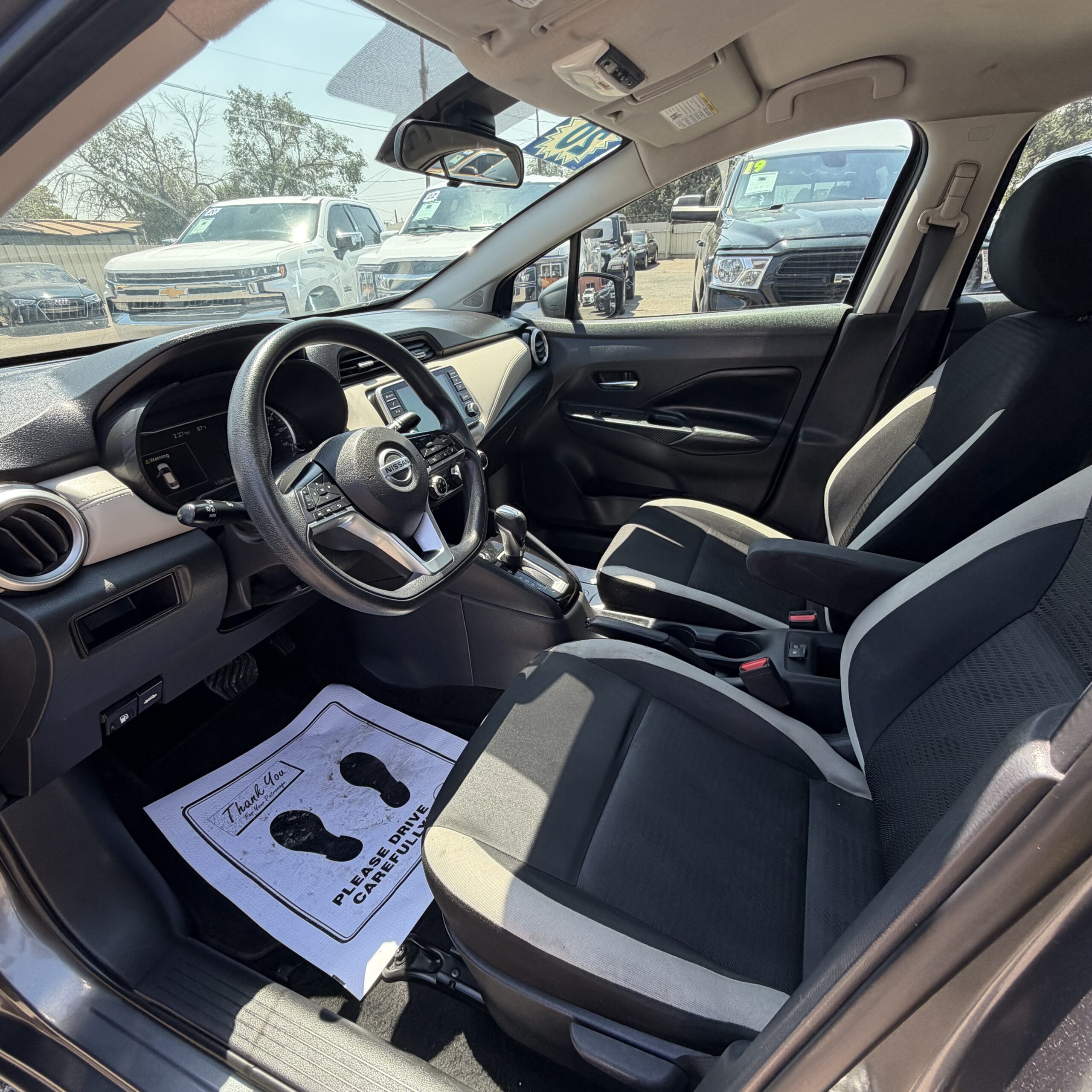 
								2020 NISSAN Versa SV full									