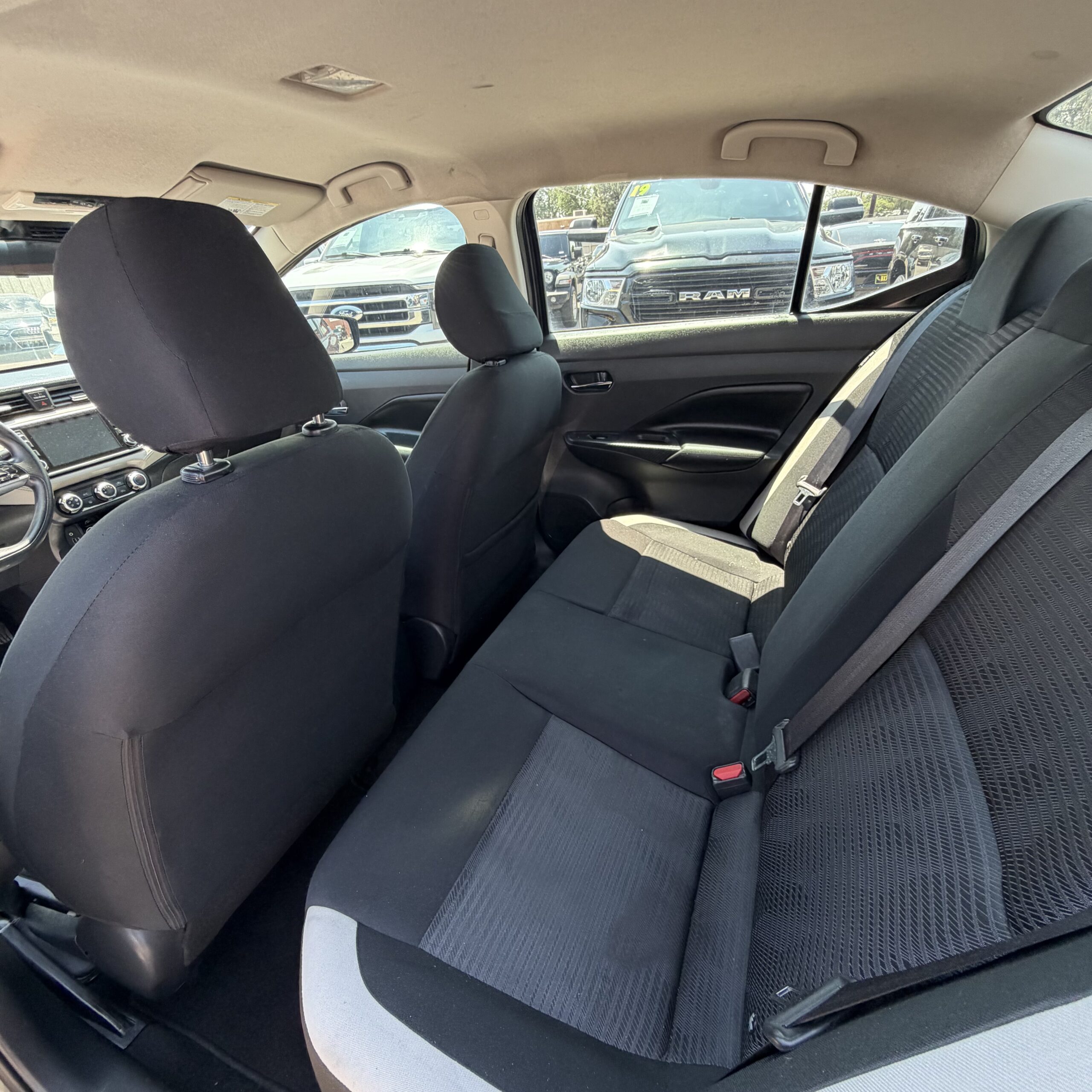 
								2020 NISSAN Versa SV full									