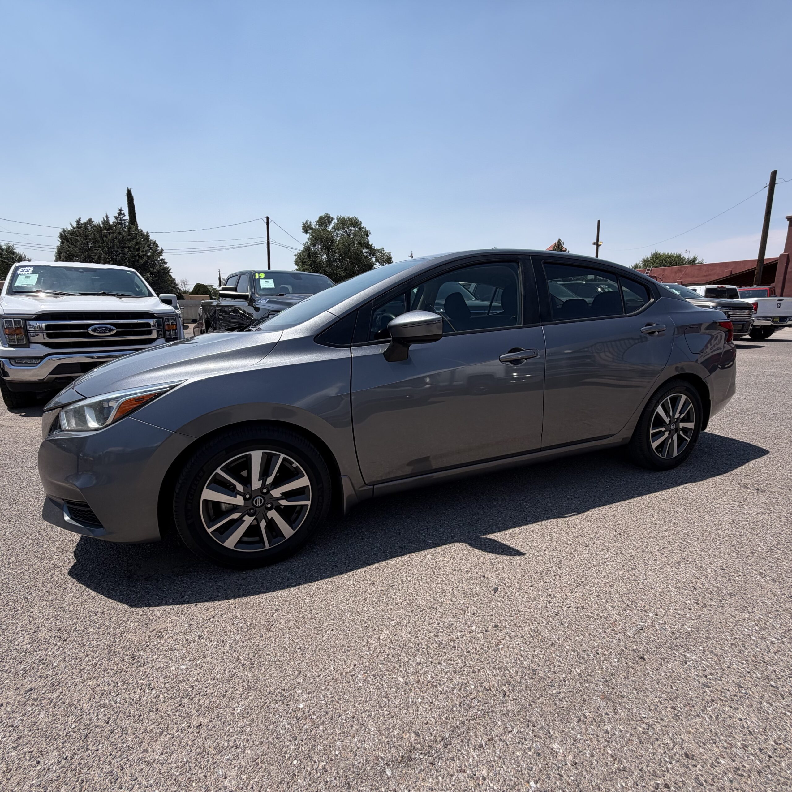 
								2020 NISSAN Versa SV full									