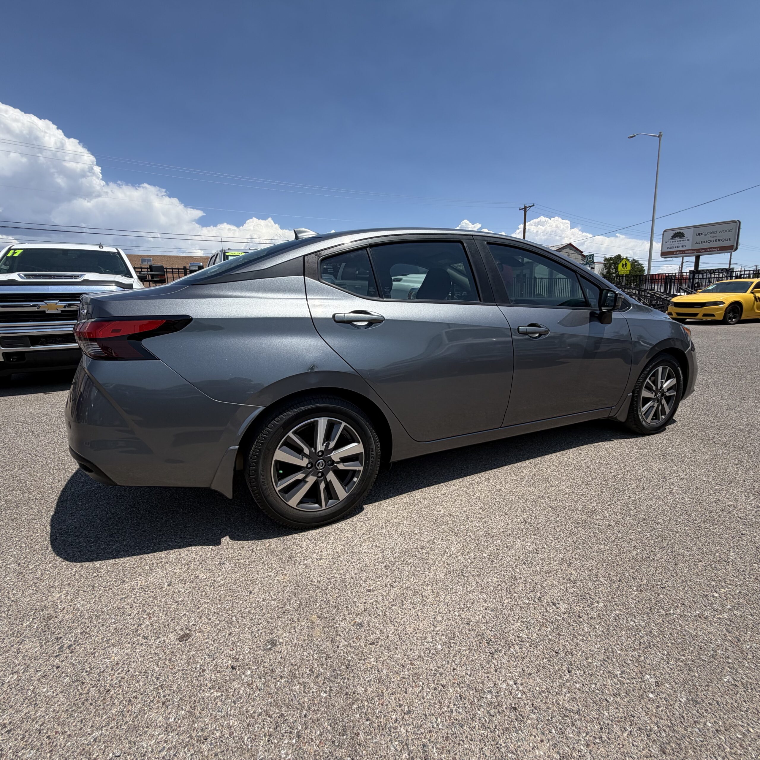 
								2020 NISSAN Versa SV full									