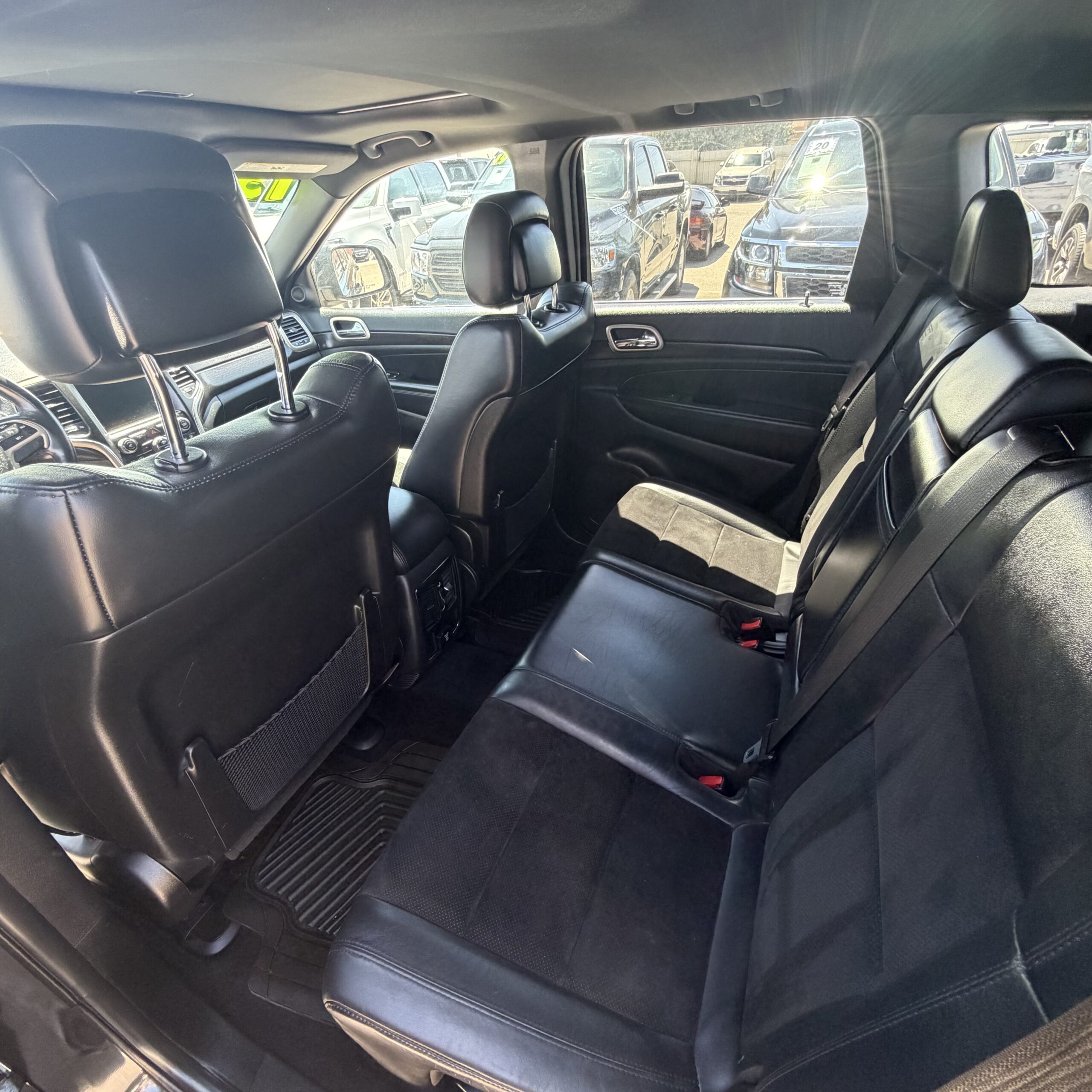 
								2015 JEEP Grand Cherokee Laredo full									
