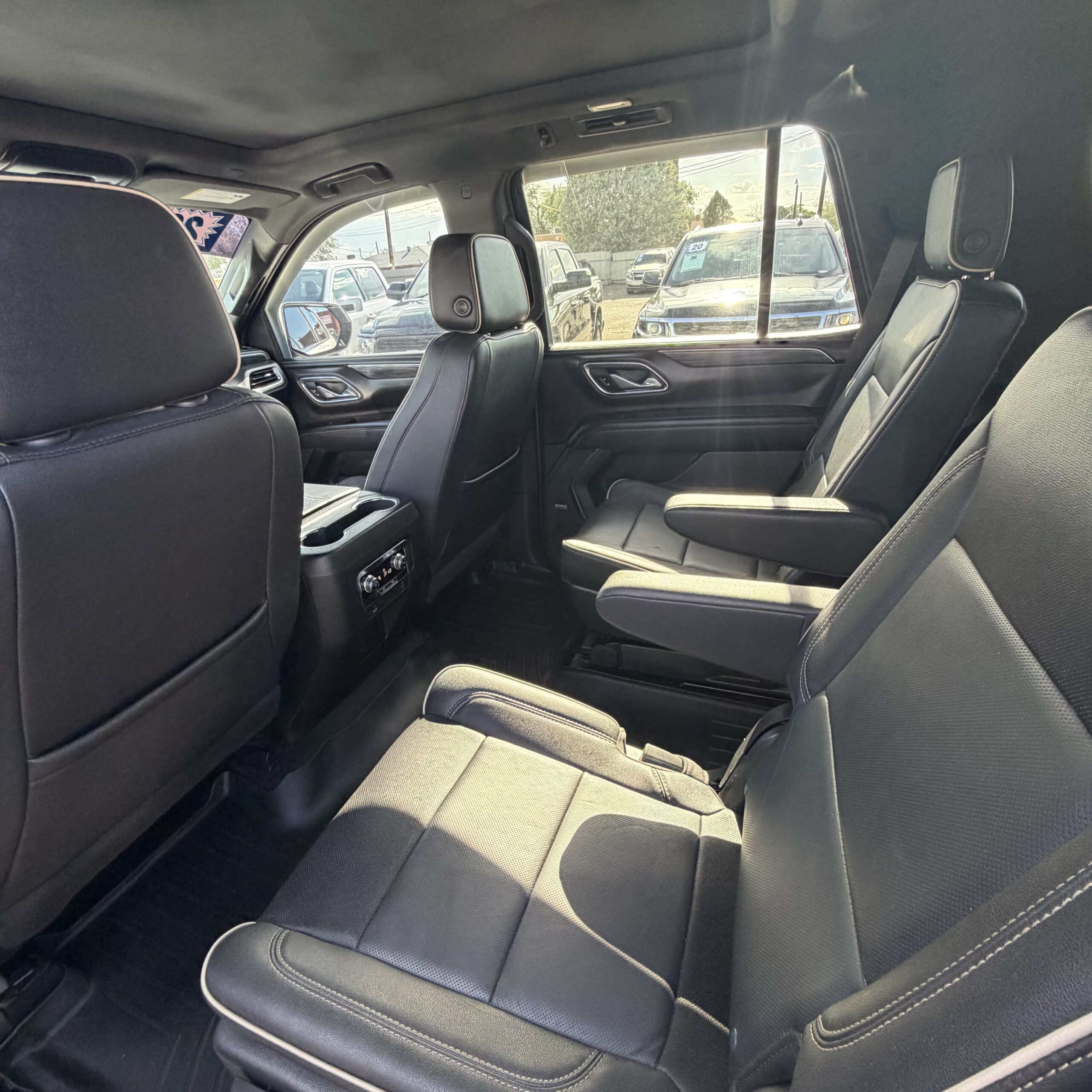 
								2023 GMC Yukon SLT full									
