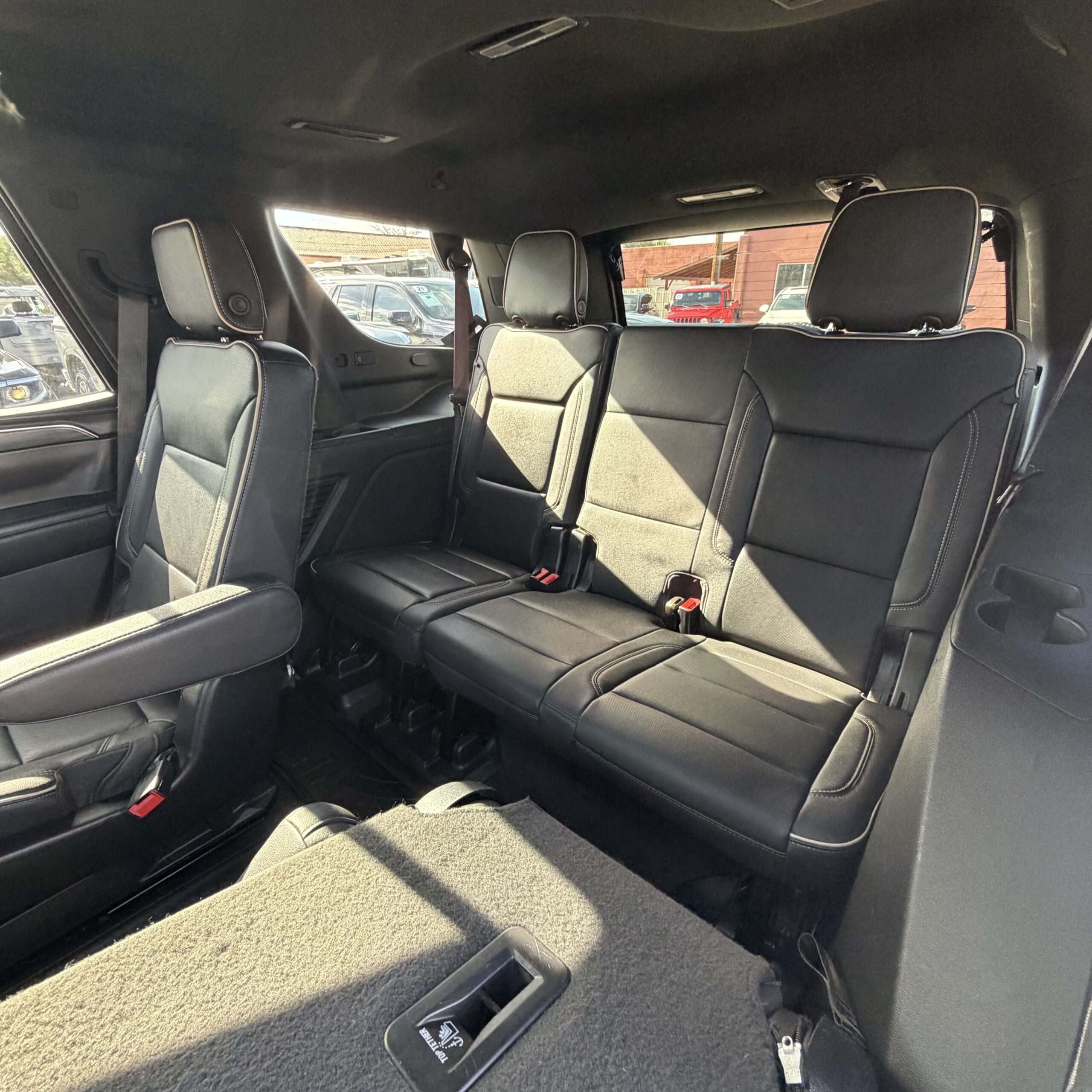 
								2023 GMC Yukon SLT full									