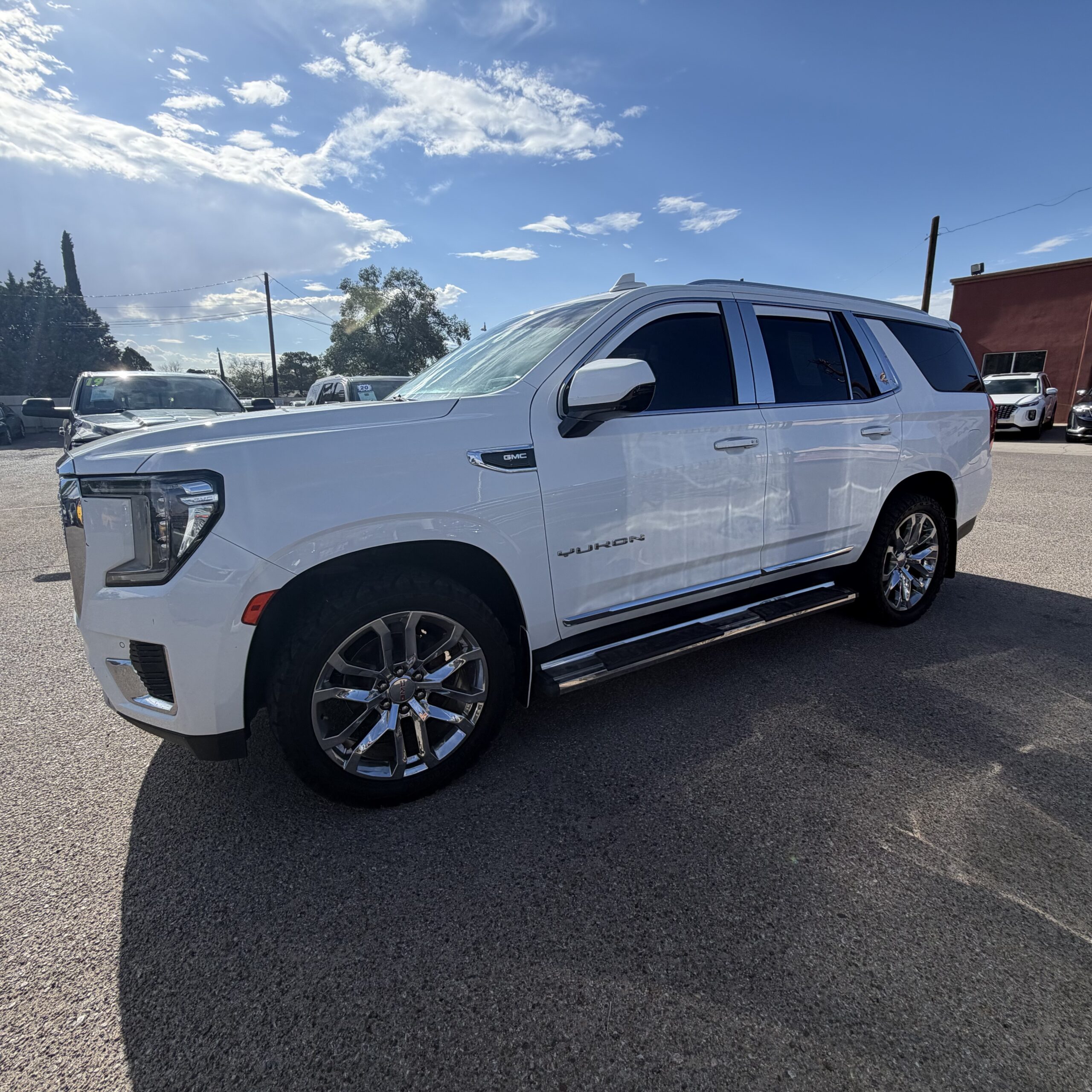 
								2023 GMC Yukon SLT full									