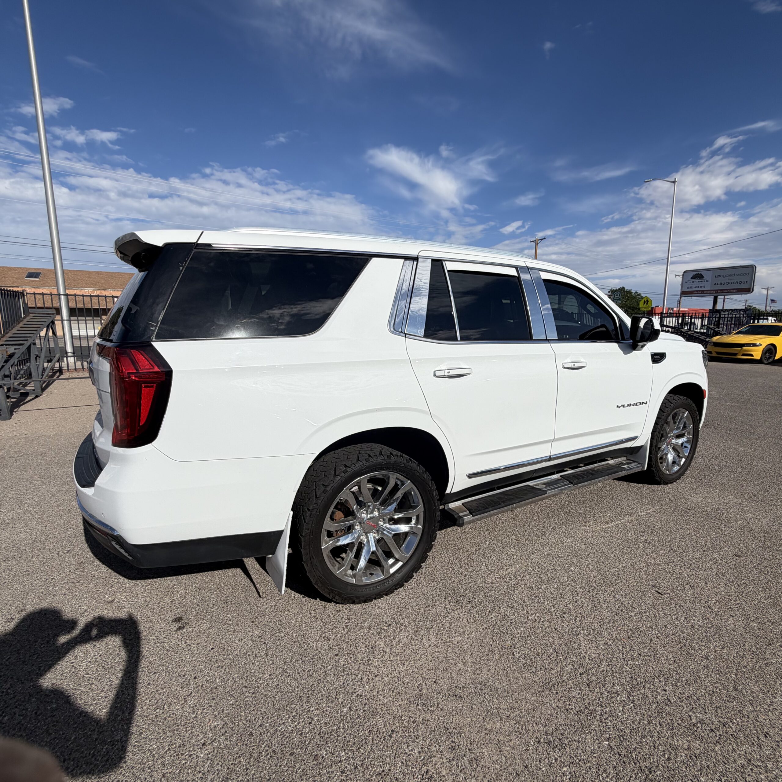 
								2023 GMC Yukon SLT full									