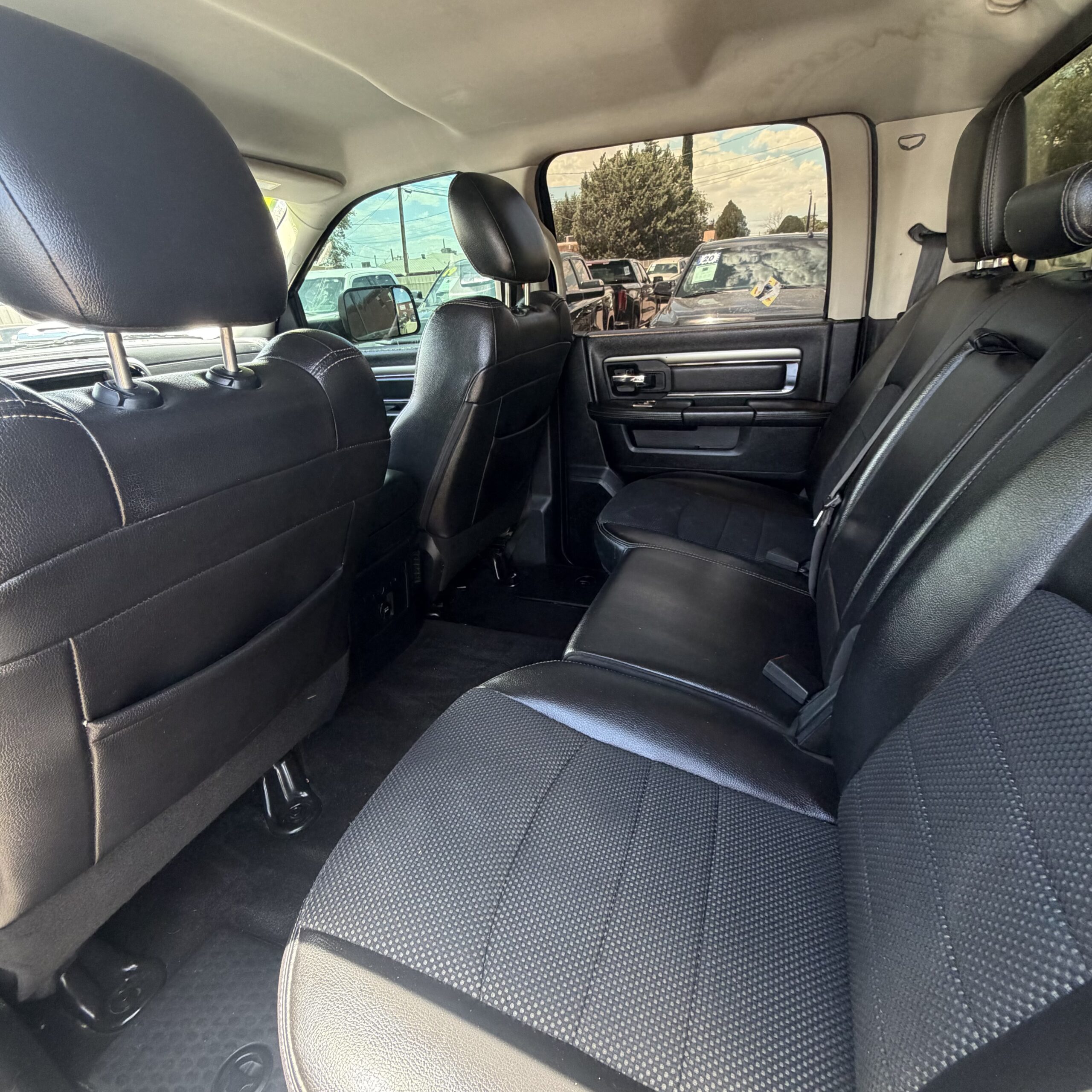 
								2015 RAM 1500 Sport full									