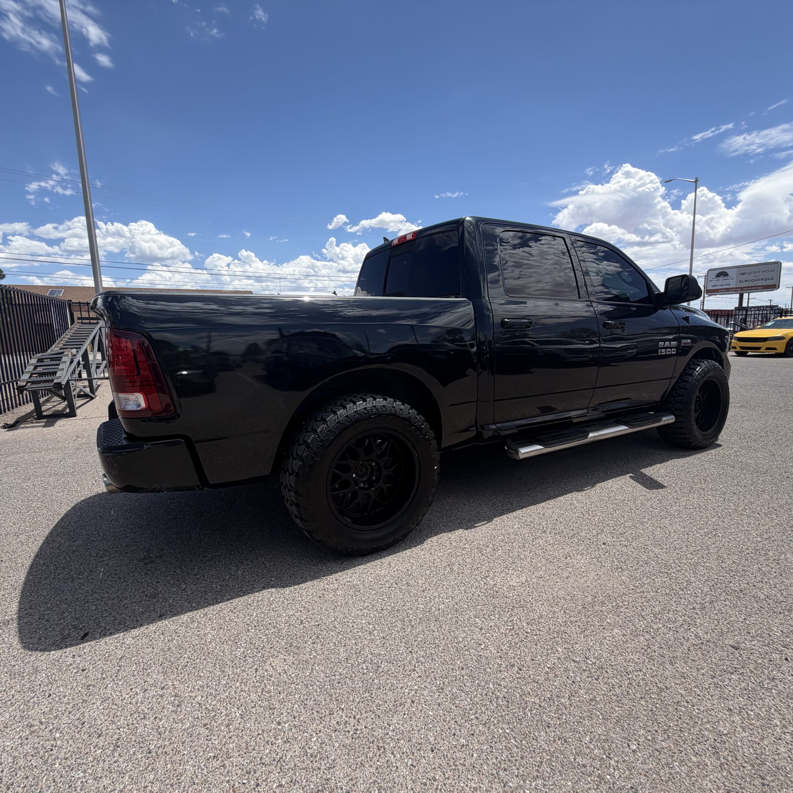 
								2015 RAM 1500 Sport full									