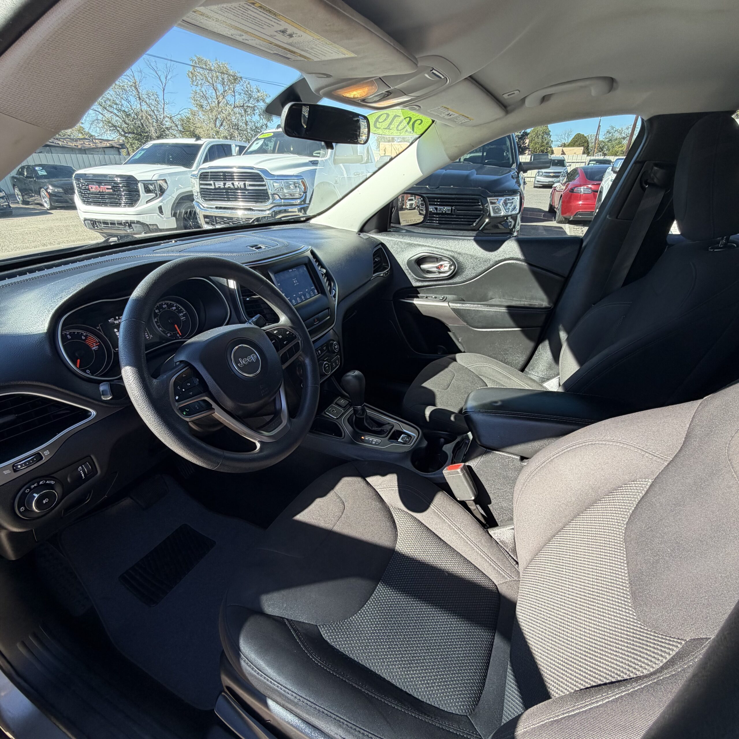 
								2019 JEEP Cherokee Latitude full									