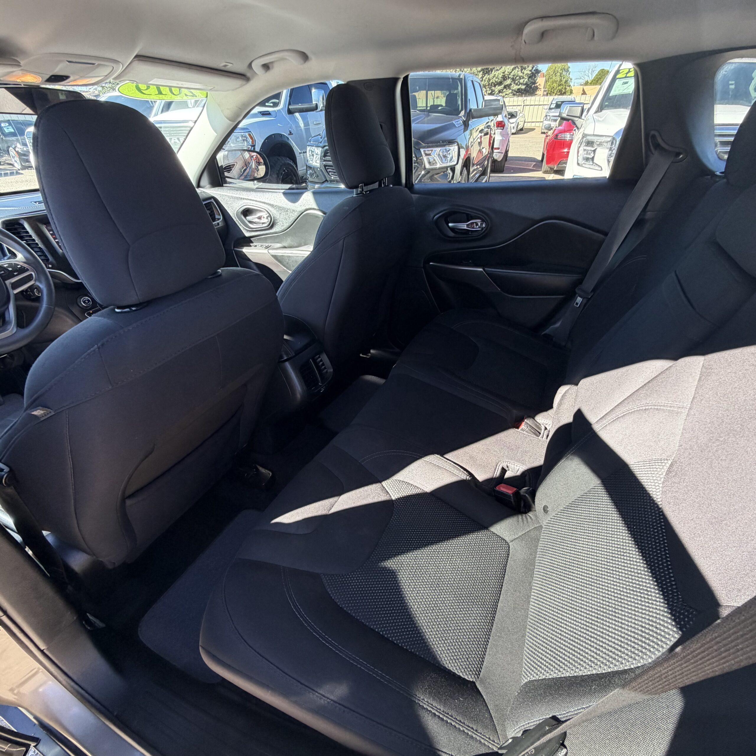 
								2019 JEEP Cherokee Latitude full									
