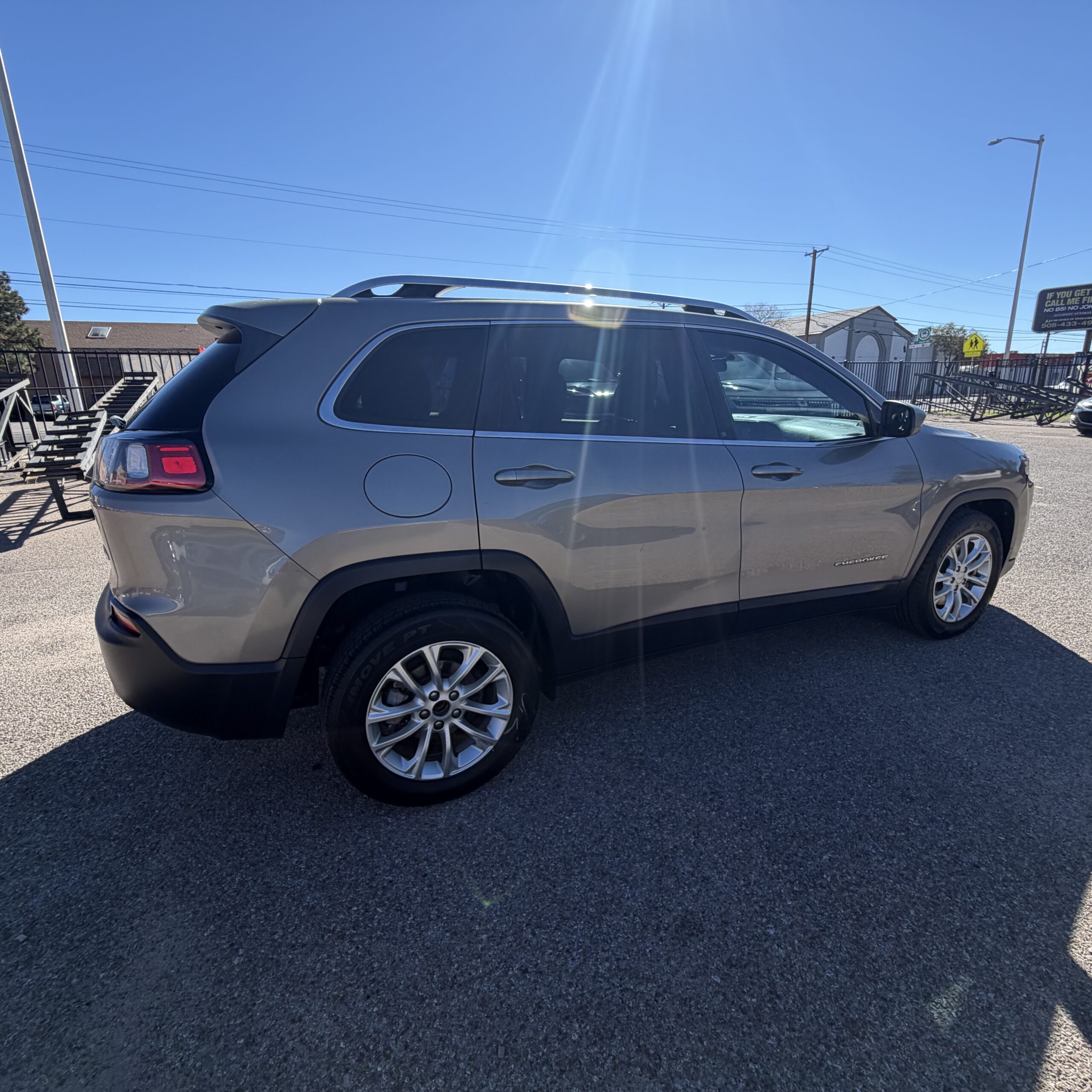 
								2019 JEEP Cherokee Latitude full									