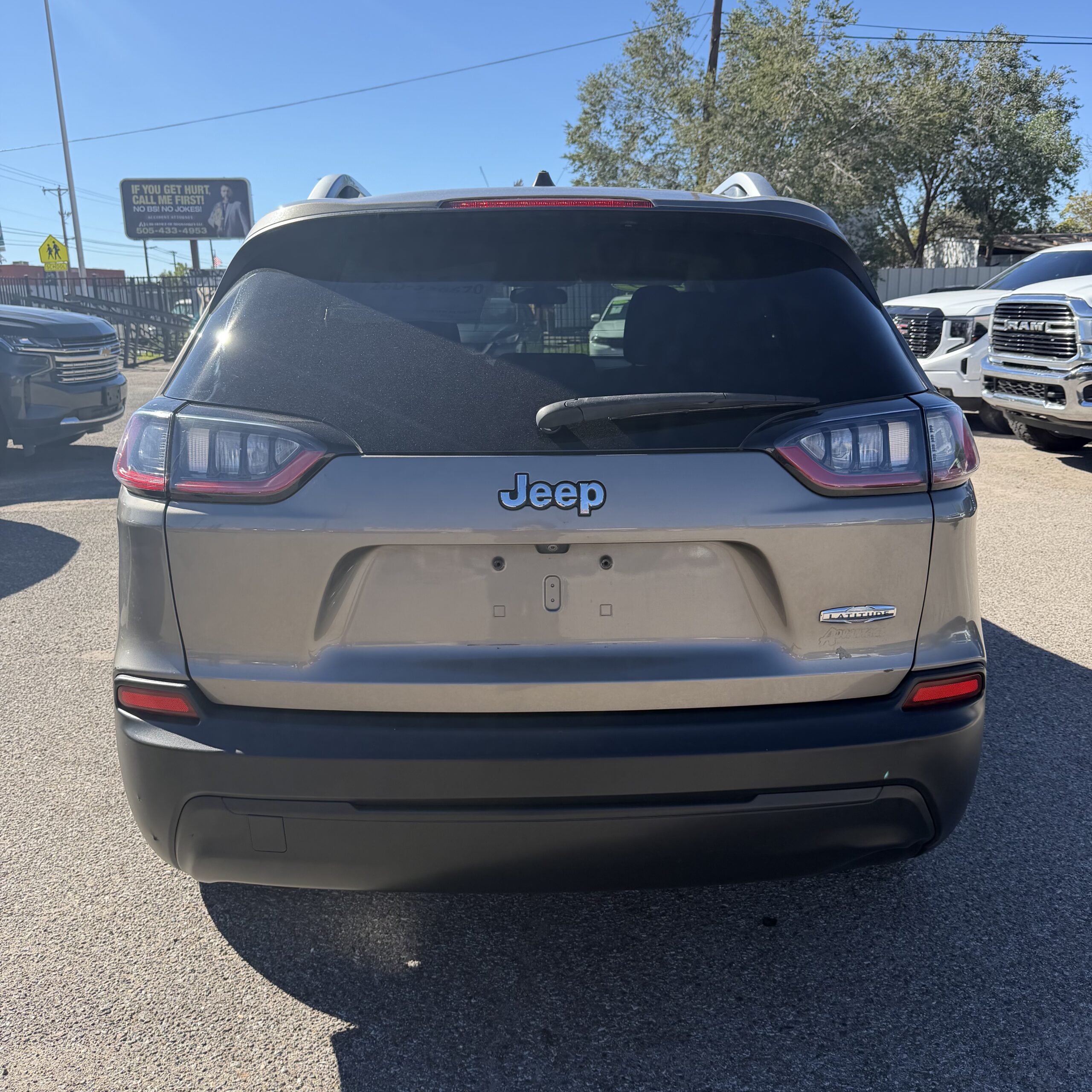 
								2019 JEEP Cherokee Latitude full									