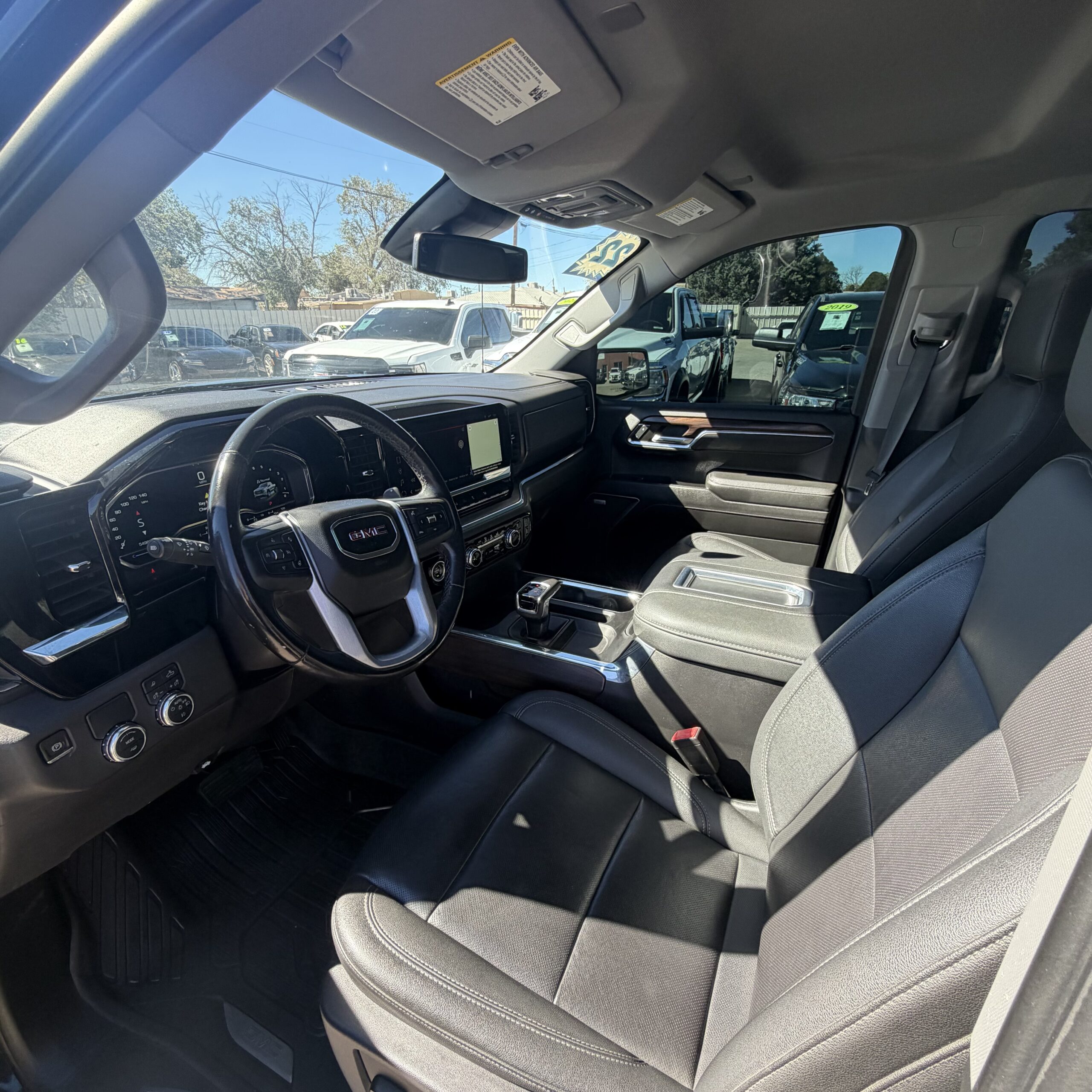 
								2022 GMC Sierra SLT full									