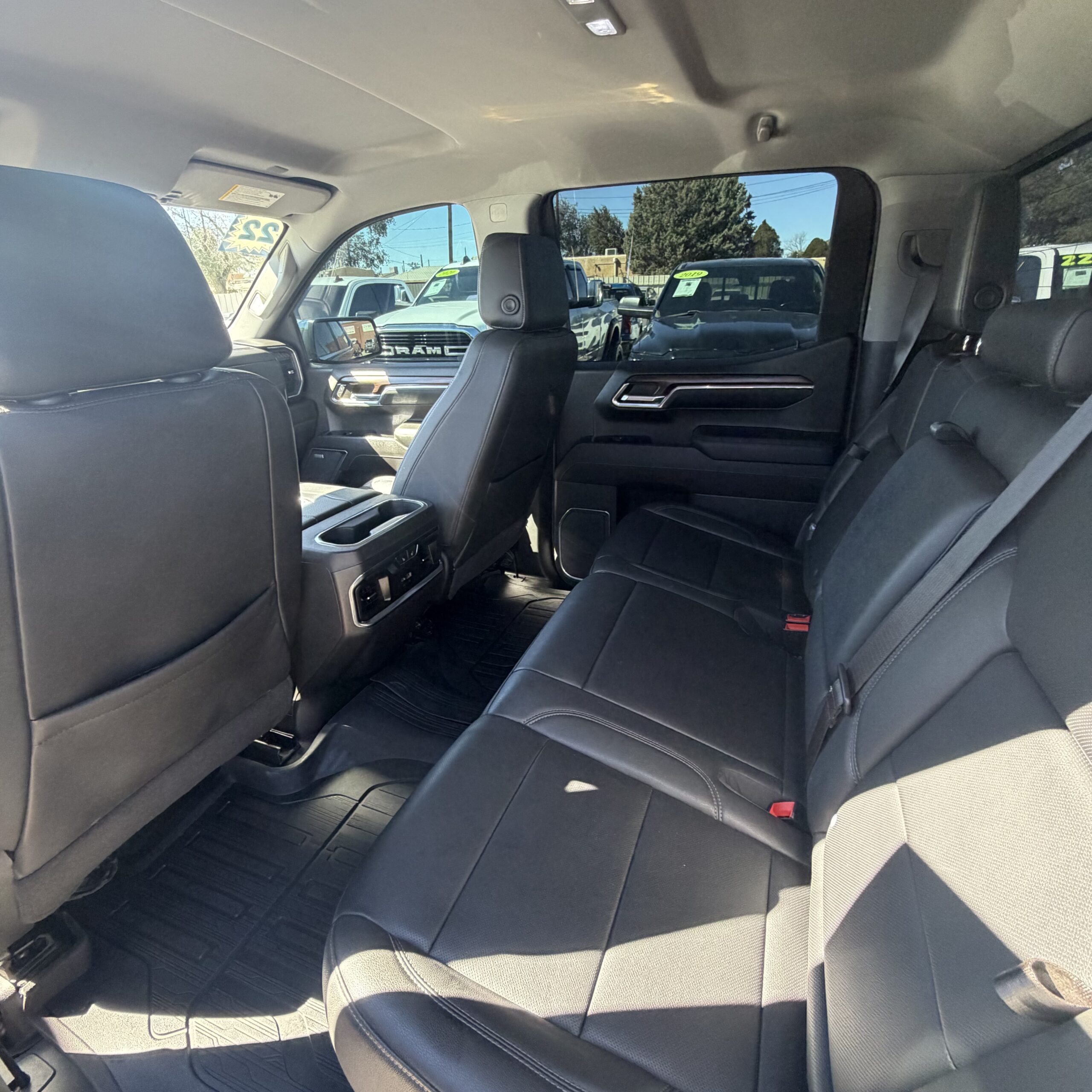 
								2022 GMC Sierra SLT full									