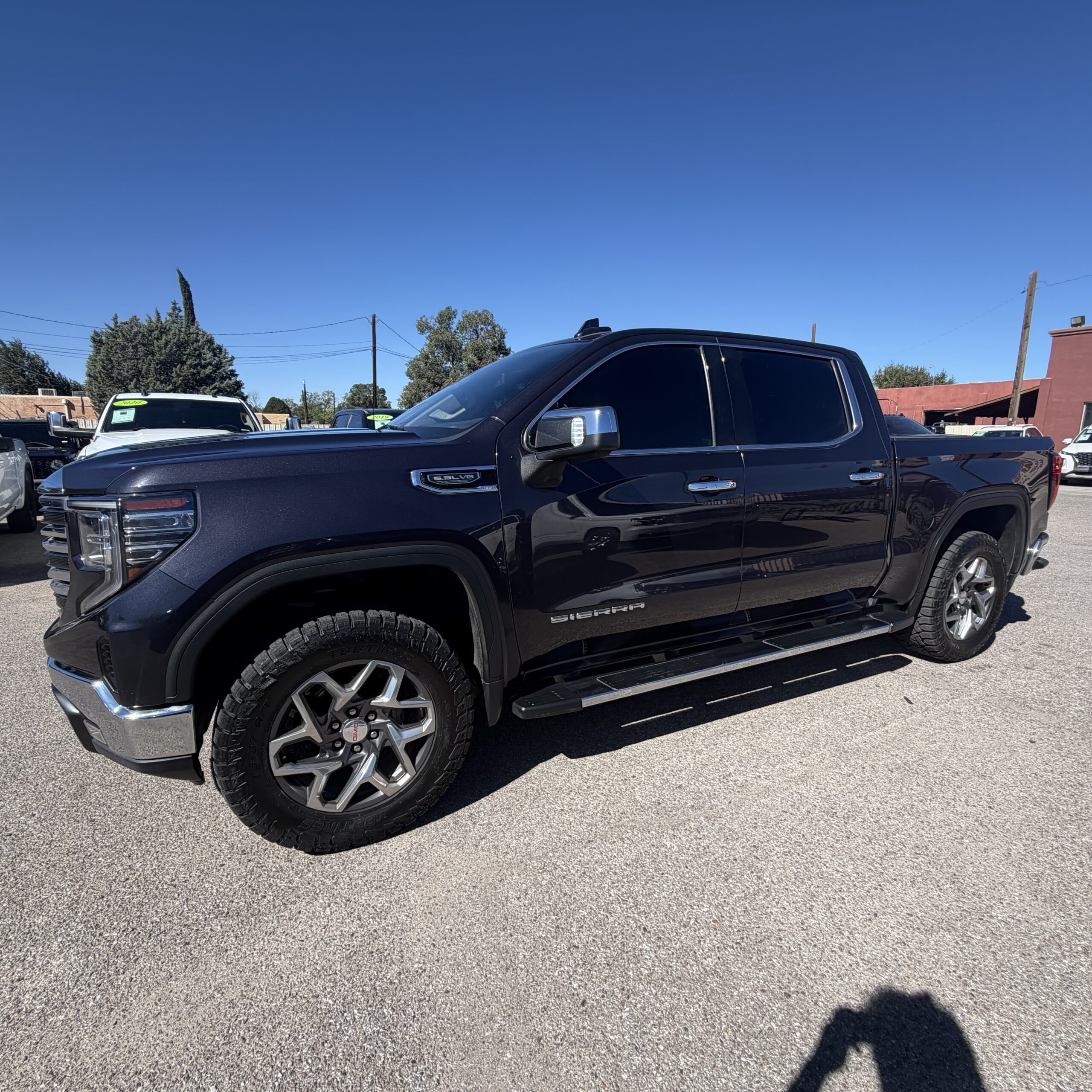 
								2022 GMC Sierra SLT full									