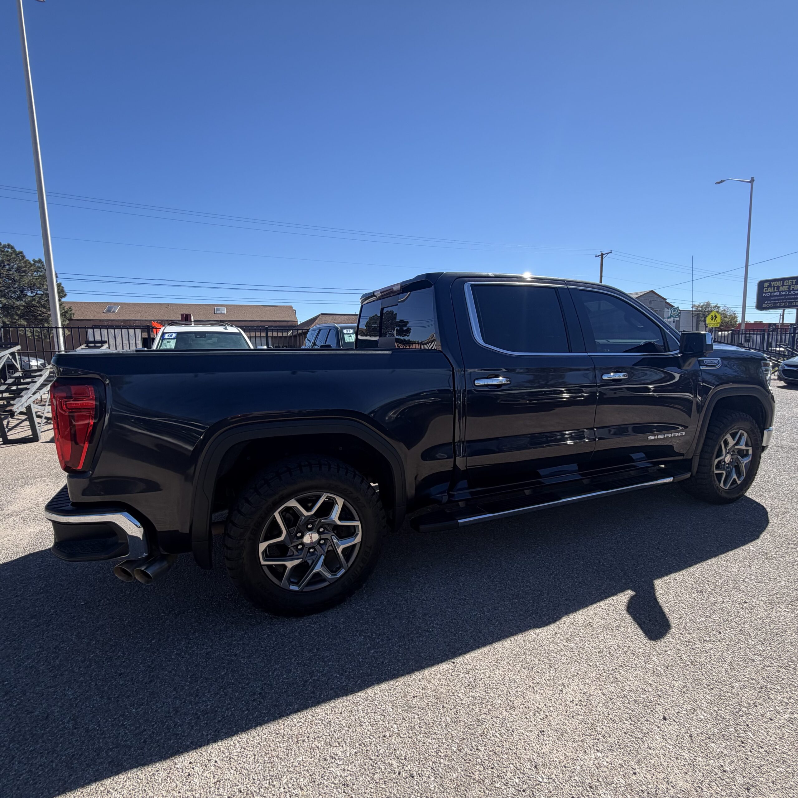 
								2022 GMC Sierra SLT full									