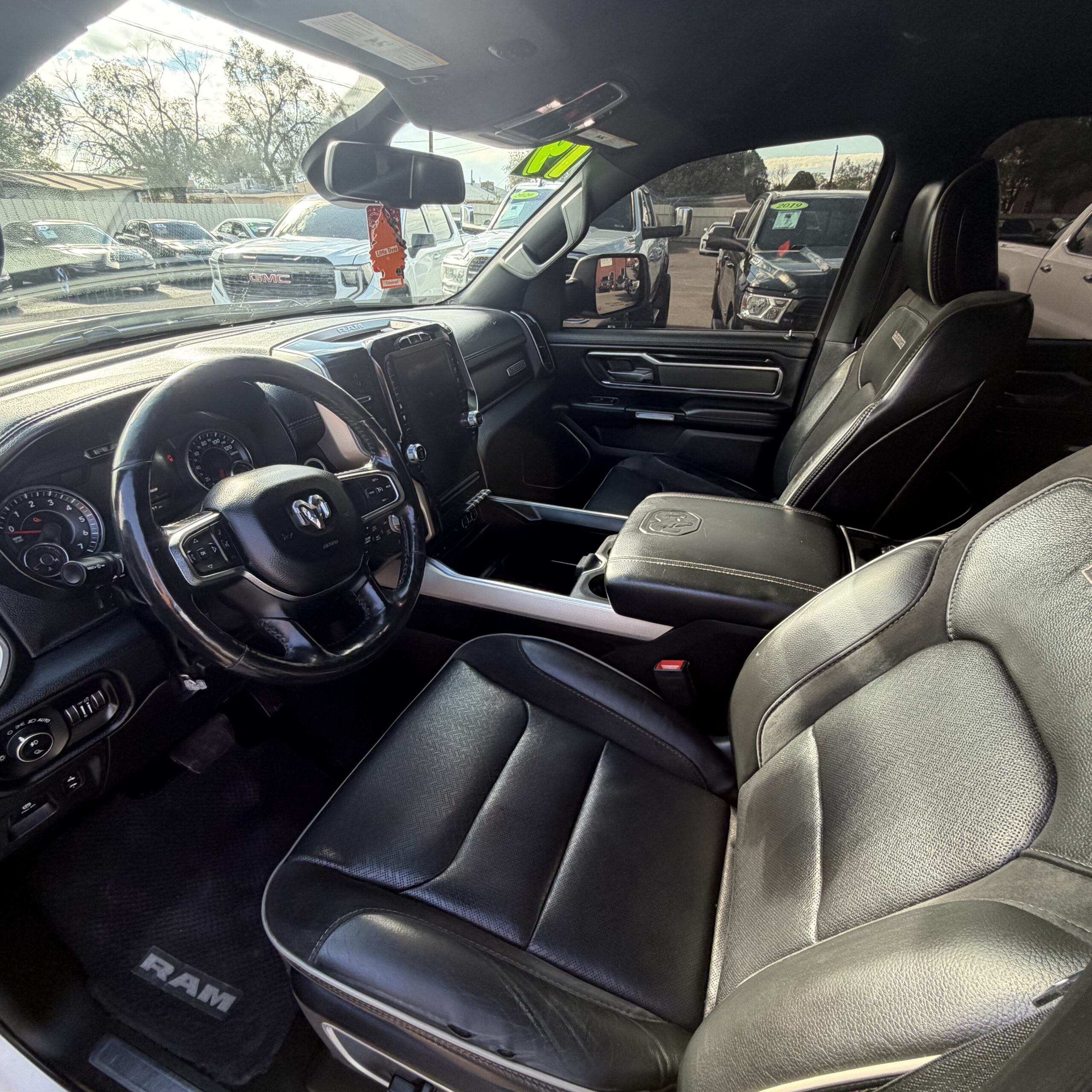 
								2019 RAM 1500 Laramie full									