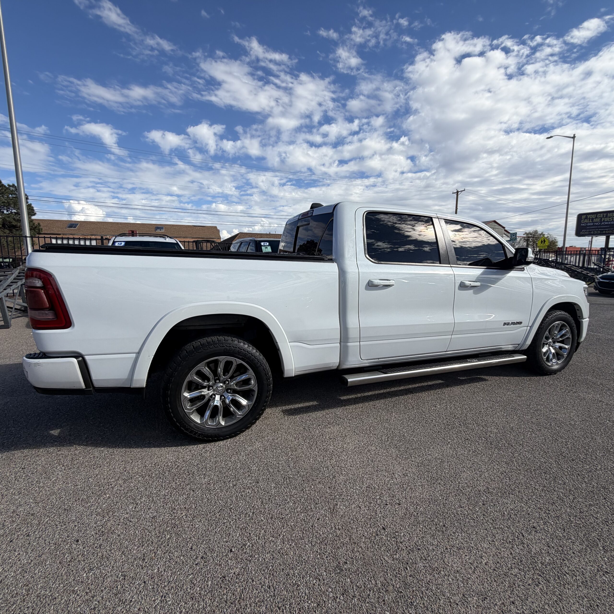 
								2019 RAM 1500 Laramie full									